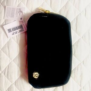 LULU LEMON BELT BAG/ BLACK